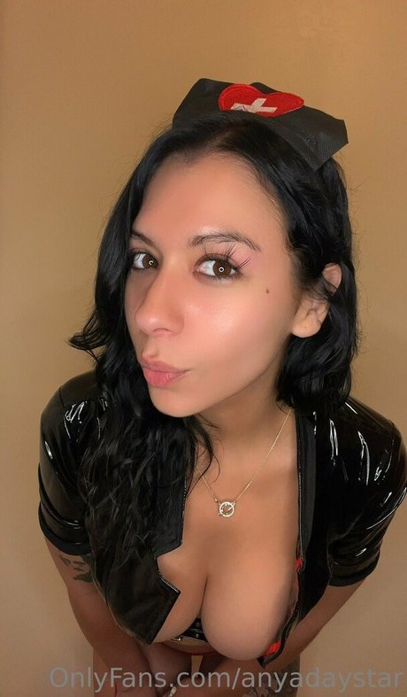 anyadaystar modèle pornographique galerie
