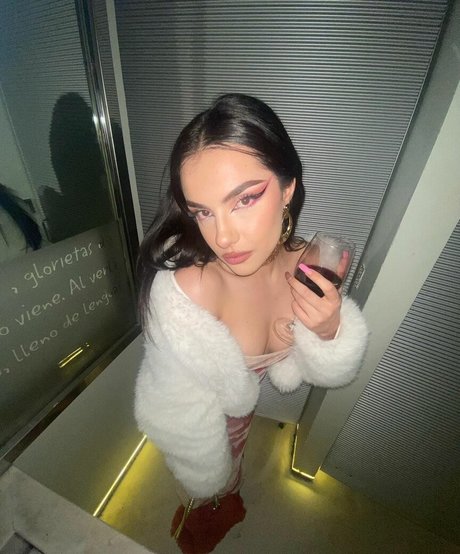 Marta Sango nus étoiles galerie