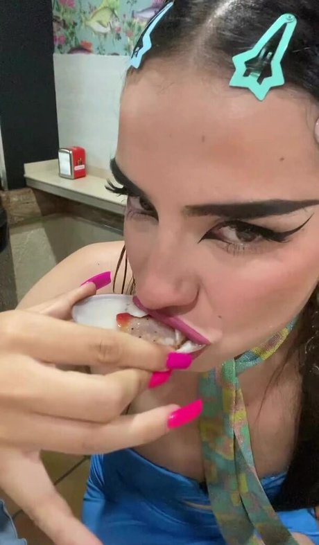 Marta Sango nus étoiles images