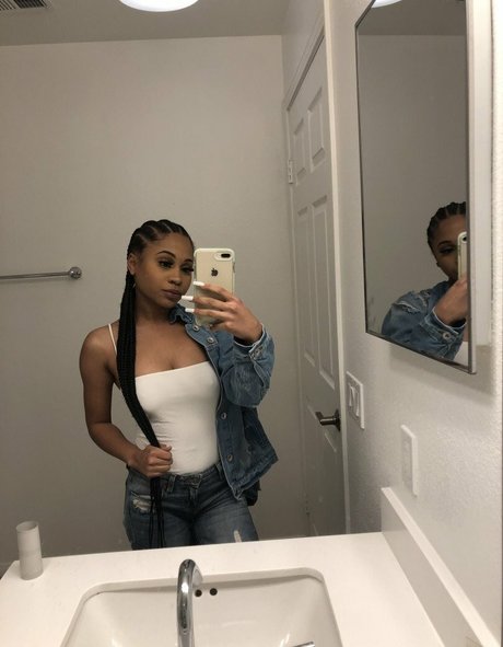 officiallyariaa nus étoiles des photos