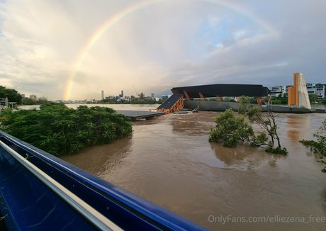 elliezena free jolie star du porno galerie