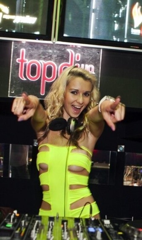 Dj Miss Monique modèle pornographique galerie