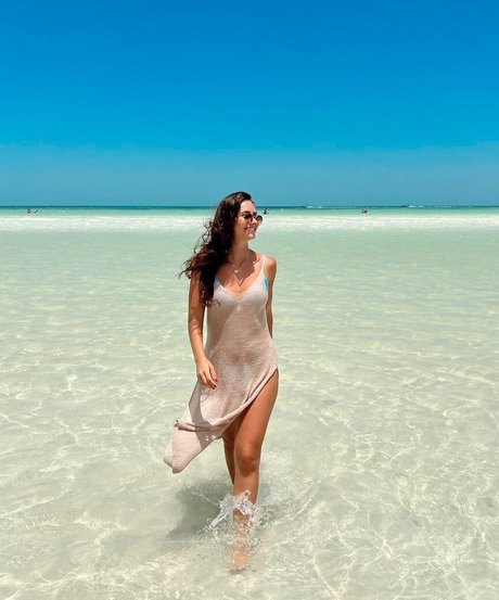 Camila Bonatelli modèle archive