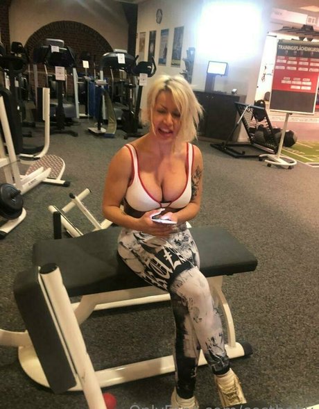 fans de gros seins asiatiques uniquement beaux nus galeries