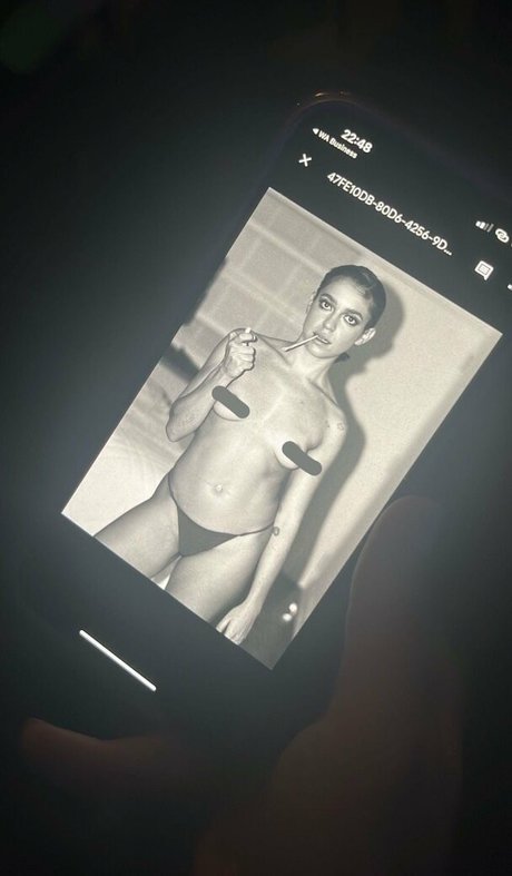 Valen Bandeira étoile nue images