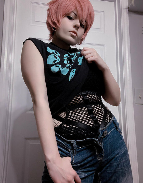 Maxalah actrice de nus des photos