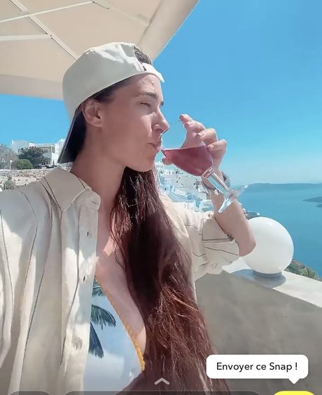 Laura Petard top star images