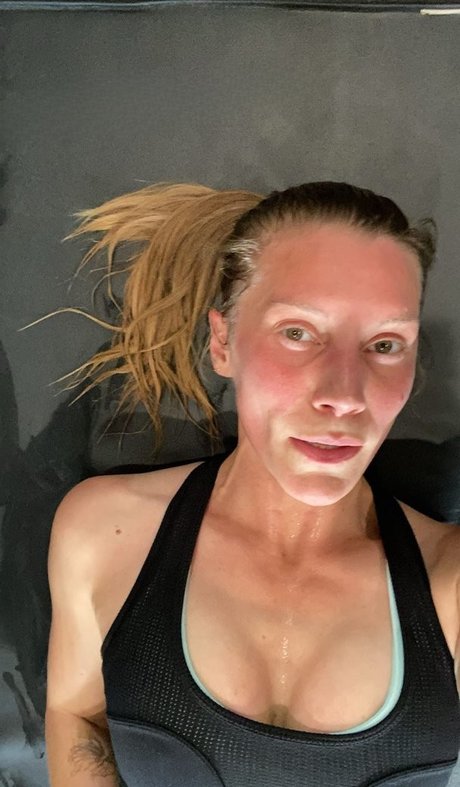 Katee Sackhoff meilleure star du porno img