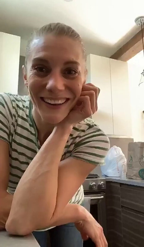 Katee Sackhoff nus de stars du porno img