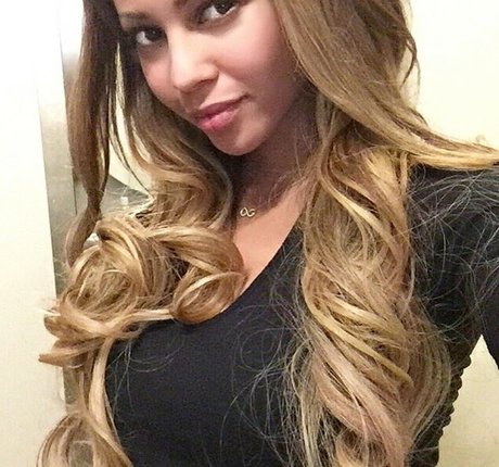 Vanessa Morgan jolie star du porno images