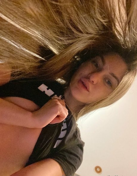 infirmière brune onlyfans sexy parfait img