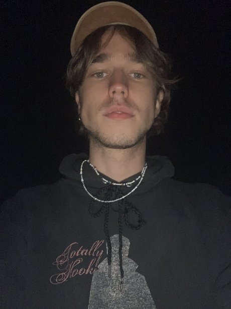 twink nu onlyfans plutôt sexy images