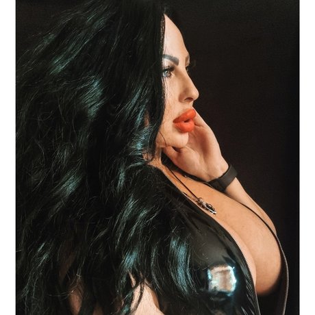 Tyra Deville étoile xxx galerie