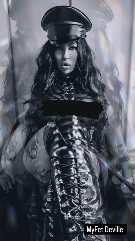 Tyra Deville actrice nue archive