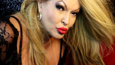 Romi Bach étoile exclusive galeries