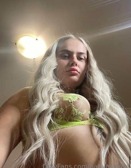 naughty nikki_ modèle gratuit images