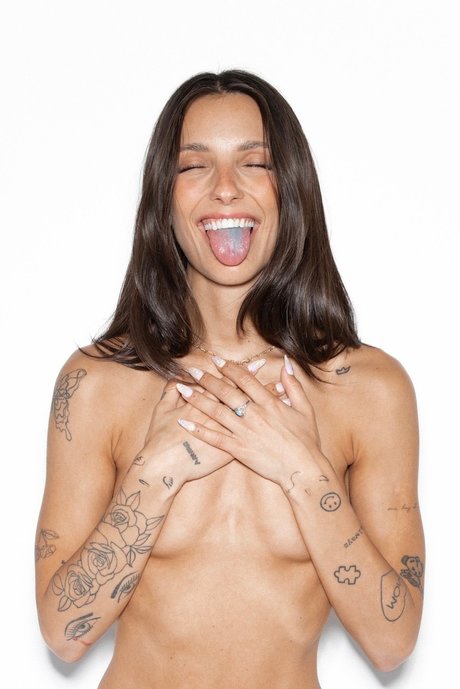 Adelia Clark modèle adulte images