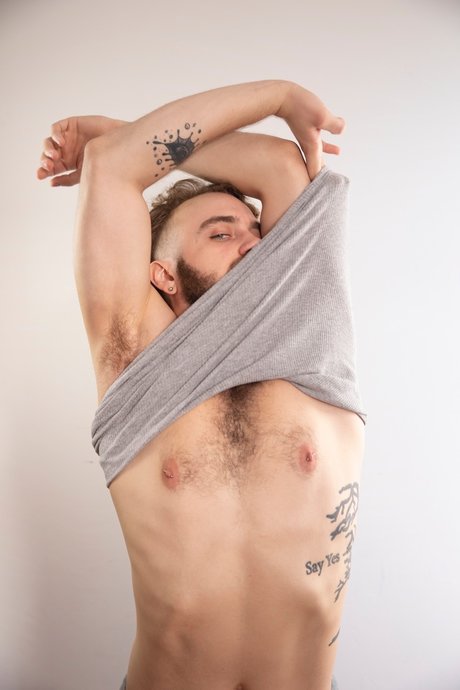 Aaron Oaks modèle exclusif images