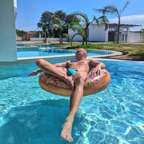 Aiden Andrews art modèle galerie