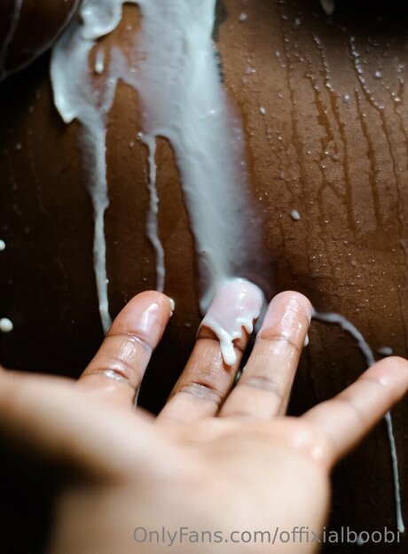 Big Wavy star pornographique img