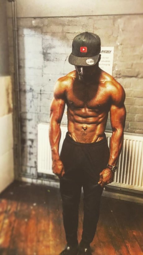 Pussy Pain Killer modèle sympa des photos