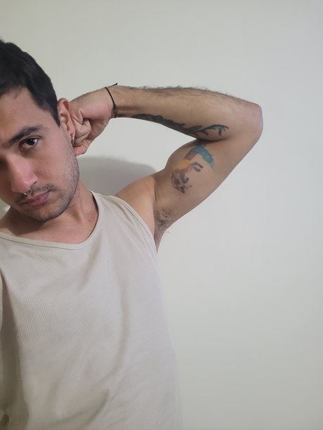 Alejo DG_ star du porno en haute qualité photo