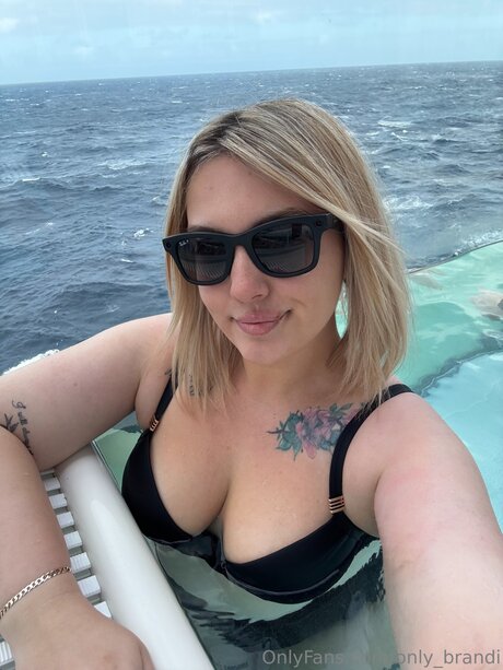 BRITISH BRANDI RAEE_ modèle meilleur galerie