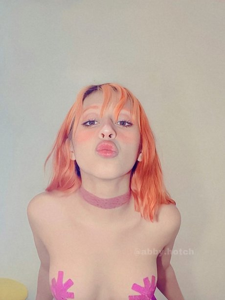 ABBY HOTCH modèle artistique galerie