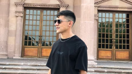 Henry Crrl étoile nue photos