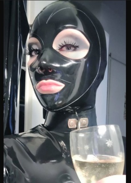 ParvaOrcus actrice chaude galerie