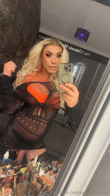 Parizanderson actrice sexy des photos