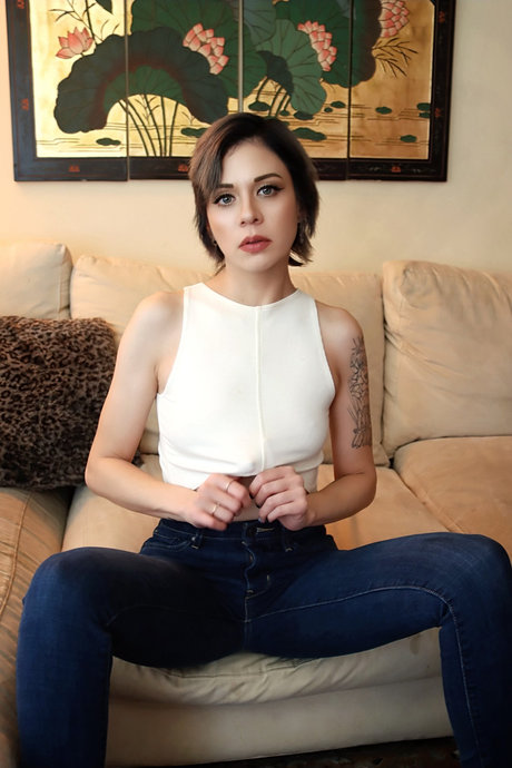 Lil Tokyo star du porno en haute qualité photo