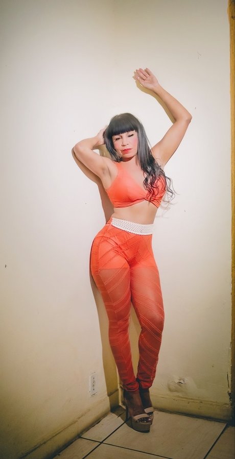 Mel Flores star du porno gratuit image