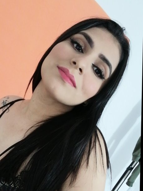 Alana Moretti modèle porno img