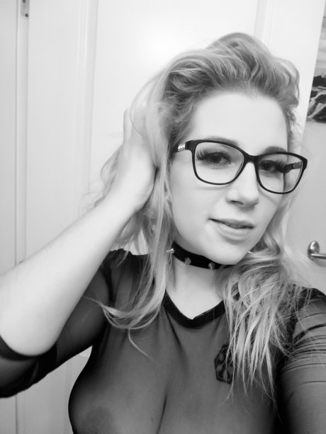 Peach Summers star du porno gratuite image