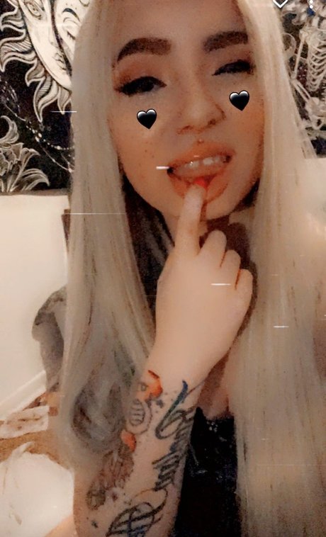 Mandi Love modèle artistique collection