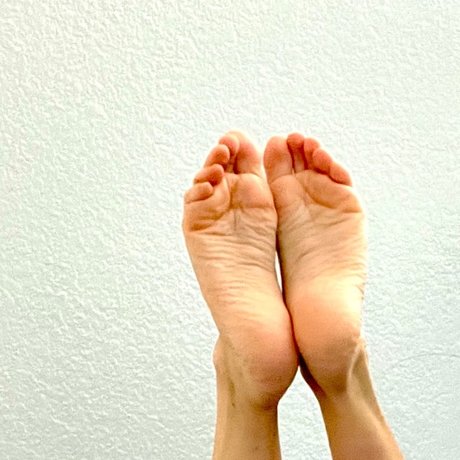 Pinky Feet star du porno hd img