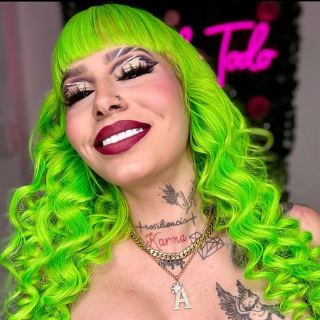 Kisha joli modèle galerie