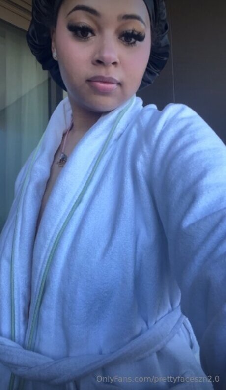 PrettyFaceSzn Naomi Nash modèle parfait img