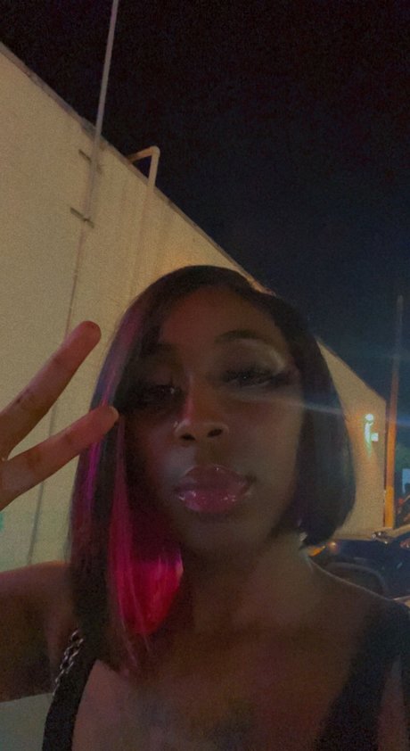 AyyoPrettyBlack art modèle galerie