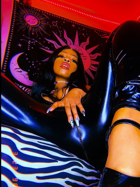 Saphira modèles nus photos