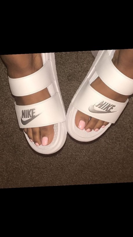 Ms PrettiFeet sexe star du porno photos