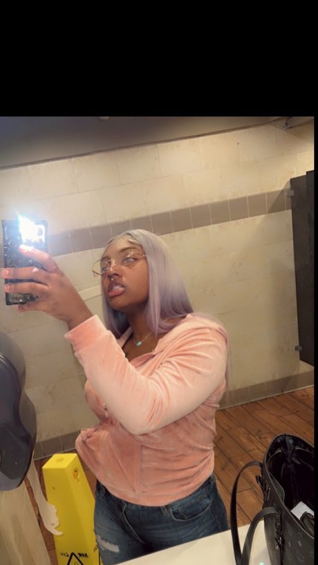 His wcw joli modèle image