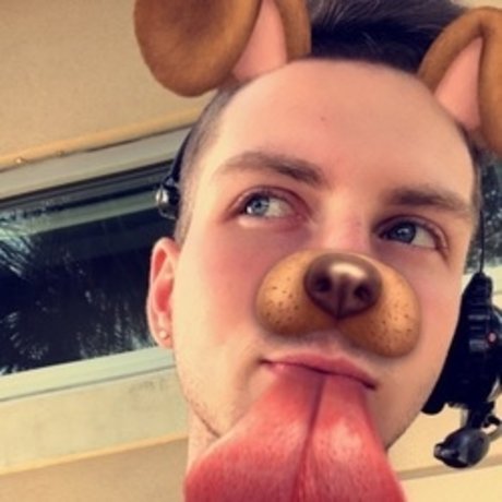 Ponyboy0422 star du porno en haute qualité image