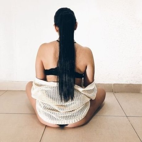 Poly OF art de star du porno des photos