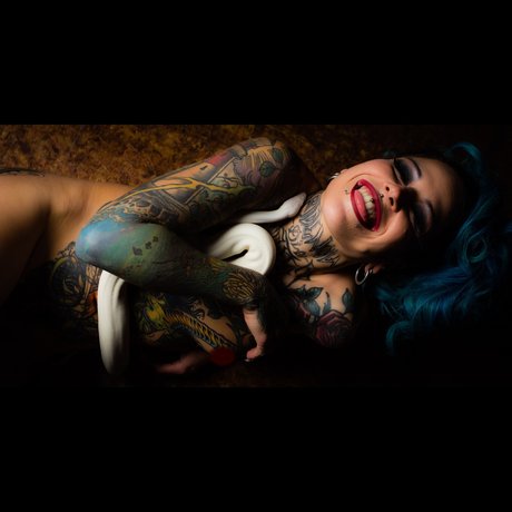 Miss PoisonBlue étoile magnifique photo