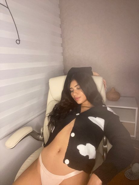 PocaHontas1 modèle sexy images