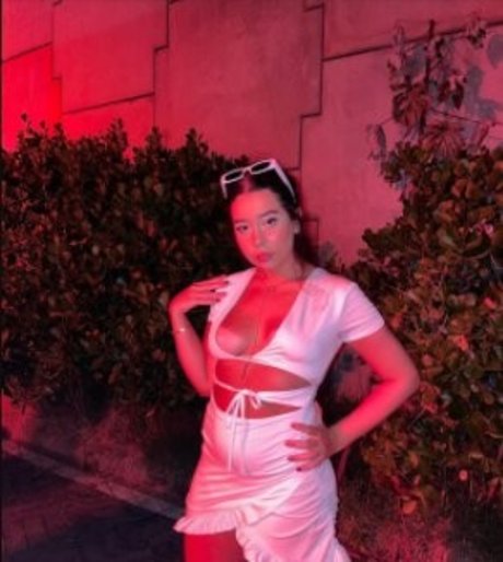 Julia alvarengaa beau modèle collection