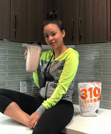 Cierra Ramirez nus star du porno des photos