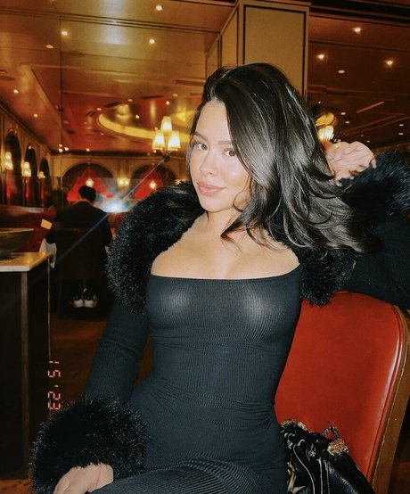 Cierra Ramirez nus étoiles image